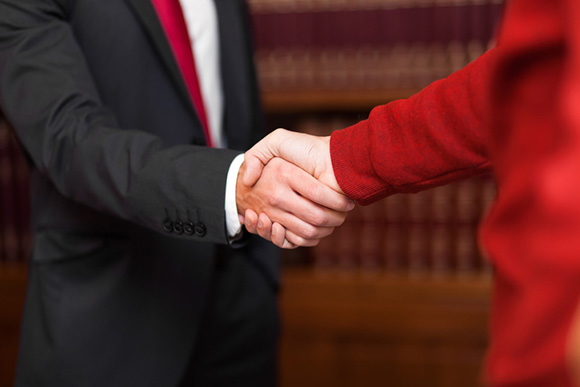 CRIMINAL DEFENSE ATTORNEY SHAKING HANDS WITH CLIENT