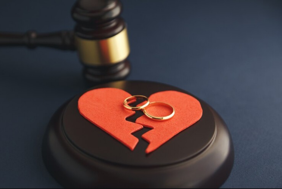 divorce lawyer